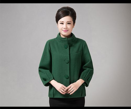 中年妈妈秋冬衣橱必备 短款毛呢外套，穿出优雅与温暖